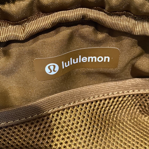 Lululemon Everywhere Belt Bag - Sherpa Burnt Caramel - Picture 13 of 13
